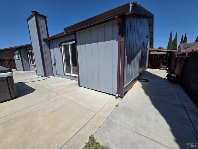 Building Photo - 616 Placer Ln