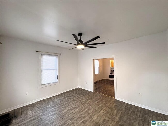 Building Photo - 527 Bradley St