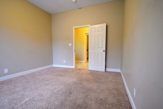 Building Photo - 6604 Bonnie Bell Ln