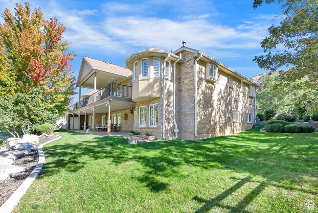 Building Photo - "Charming 3-Bed Oasis with Granite Touch & Hardwood Elegance in Ogden – 2480 Sq. Ft. of Comfort!"