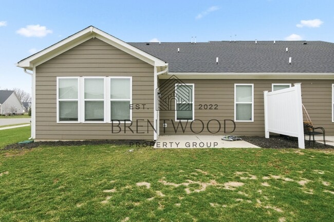 Building Photo - 3 Bed/3 Bath Home with Sunroom in Miller’s Walk – Noblesville