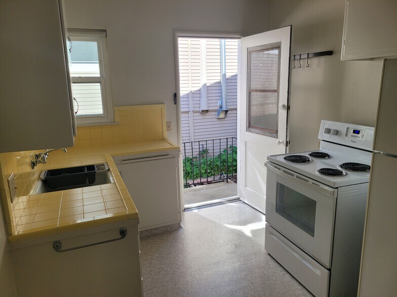 Building Photo - 5363 James Ave