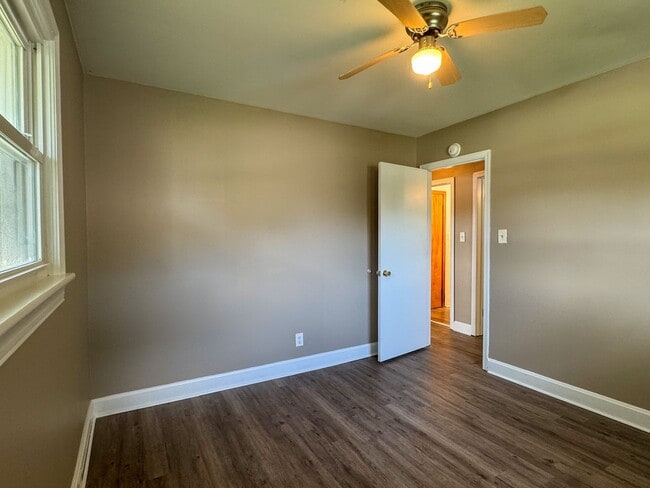 Building Photo - 246 Phillips Dr