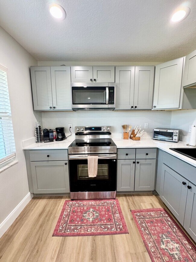 Building Photo - Fully Furnished Down Town Clermont Short Term Rental