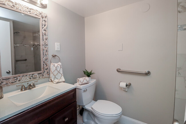 Primary bath - 4411 Romlon St