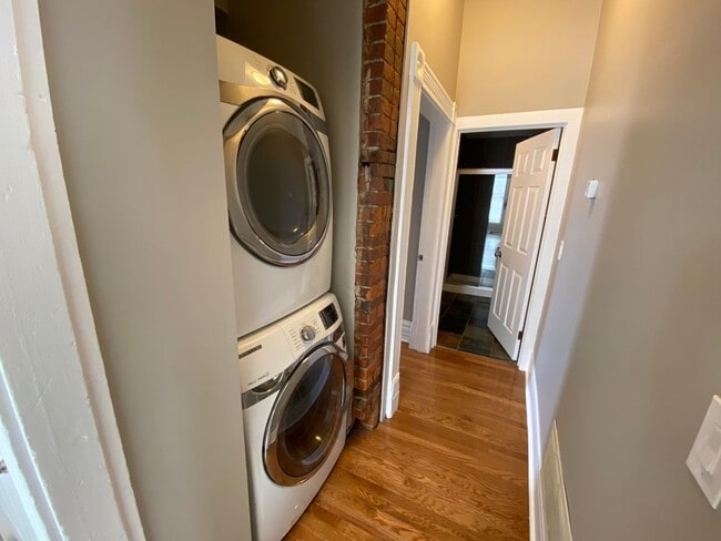 Building Photo - 885 Dennison Ave