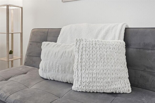 Building Photo - 1408 E Ridgewood St