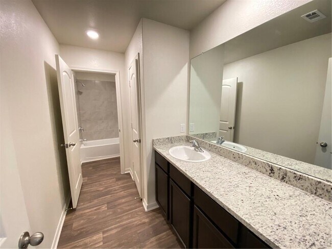 Building Photo - 116 Allington Cir