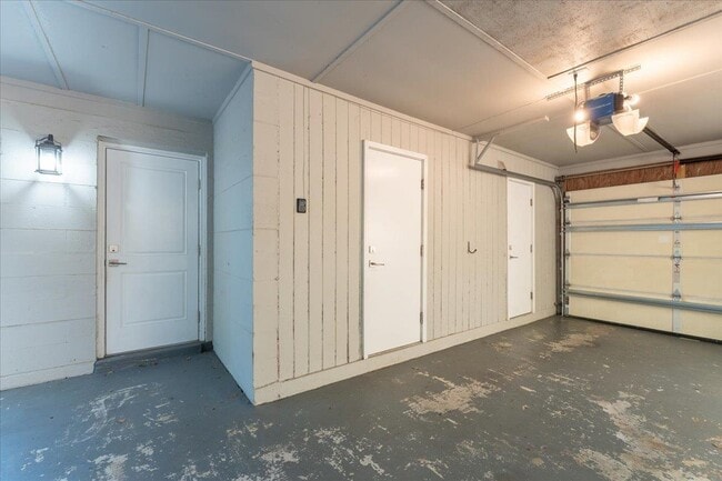 Building Photo - 1707 Hall Dr