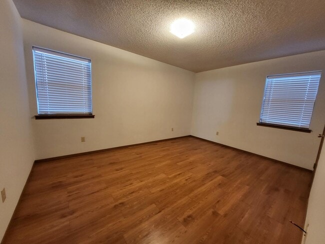 Building Photo - 25 Windsong Ln