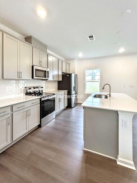 Building Photo - 612 Roy Adams Rd