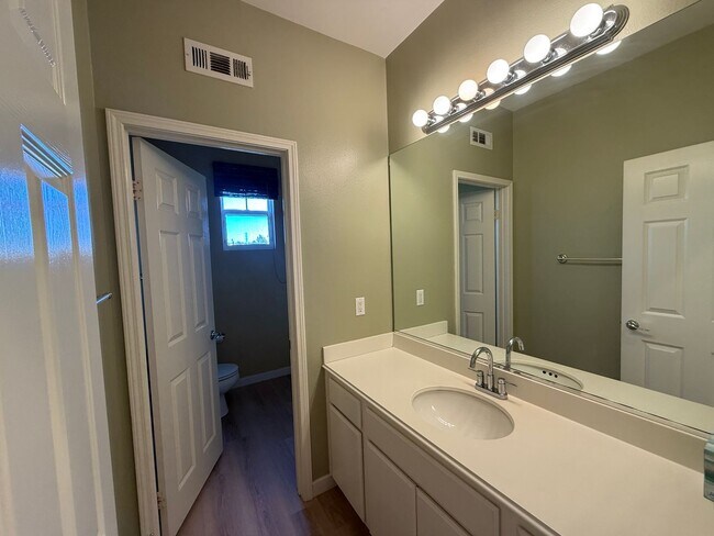 Building Photo - Spacious 3-Bedroom Home in the Andorra Community of Valencia!