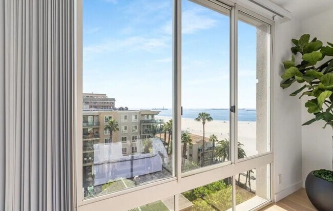 Building Photo - 2-Bedroom, 2-Bathroom Home in Prime Long B...