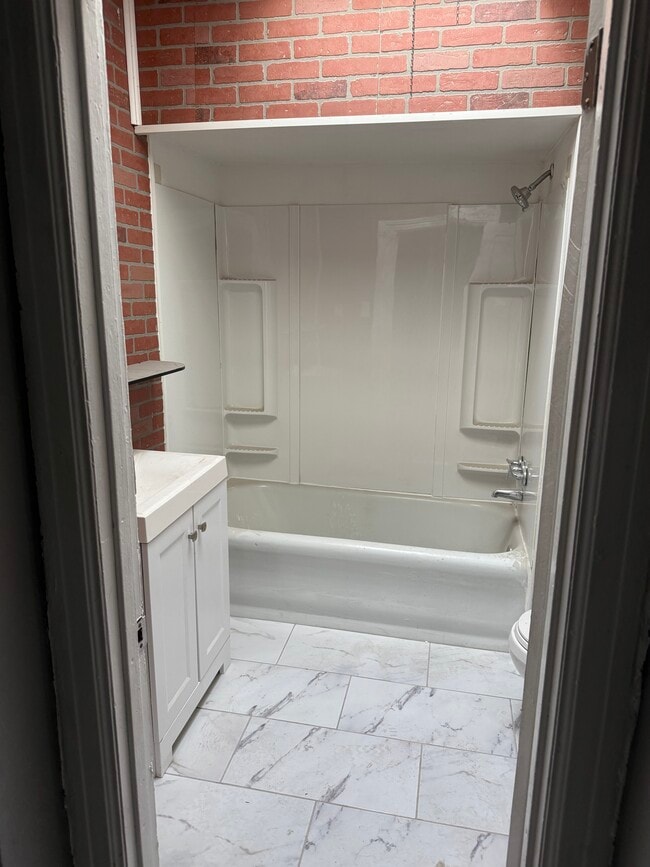 Building Photo - 2517 Island Ave