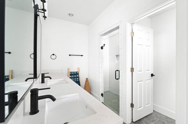 Building Photo - 5102 Moss Point