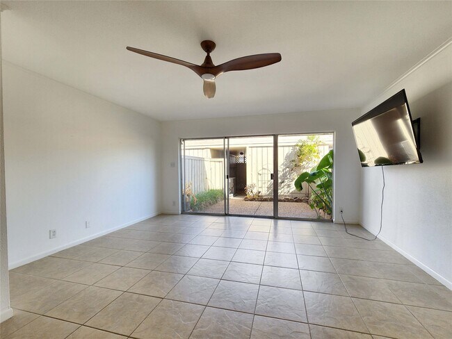 Building Photo - 6340 Chevy Chase Dr