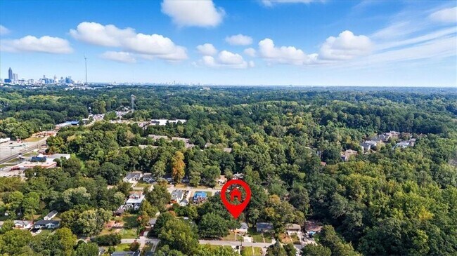 Building Photo - 1272 Lynwyn Ln SE