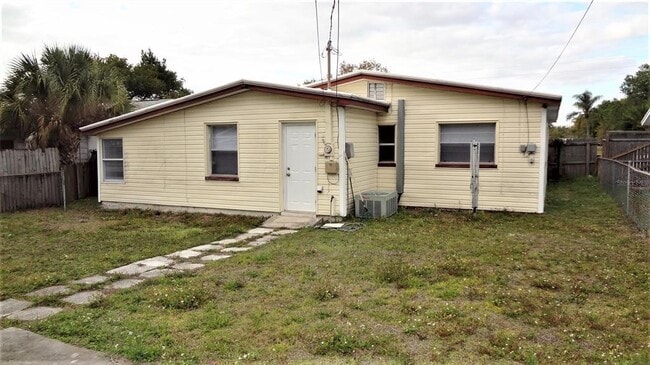 Building Photo - 5342 22nd Ave N