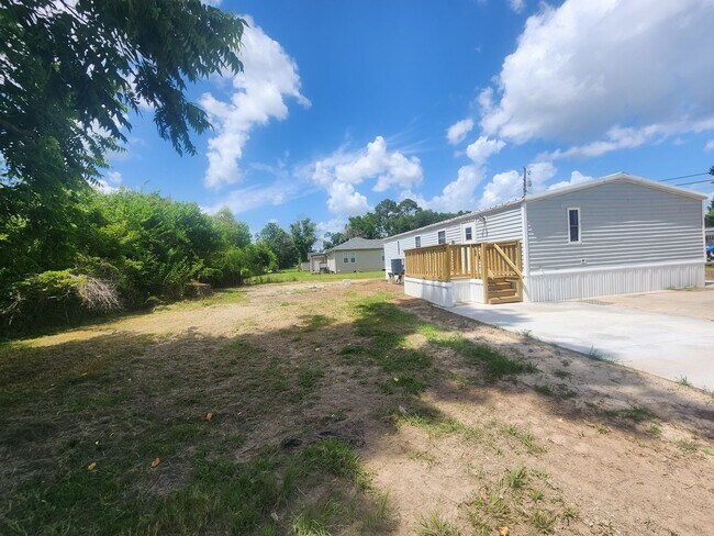 Building Photo - 3 Bedroom, 2 Bathroom Rental NOW Available!