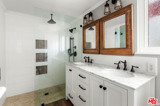 Building Photo - 3818 Seahorn Dr