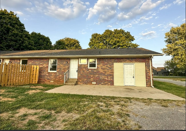 Building Photo - 2725 Blackman Rd