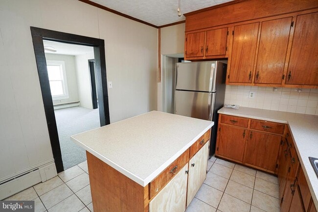 Building Photo - 305 E Pine St