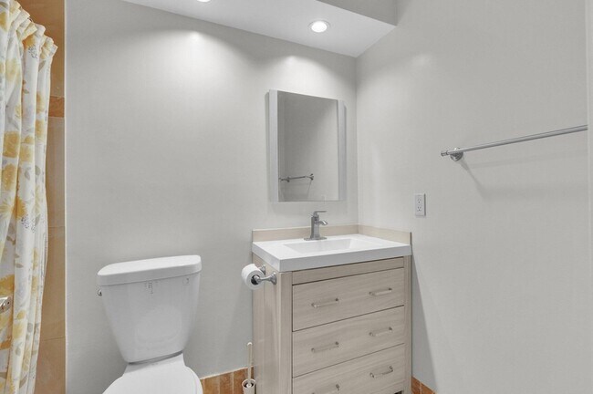 Building Photo - 392 Monaco Ct
