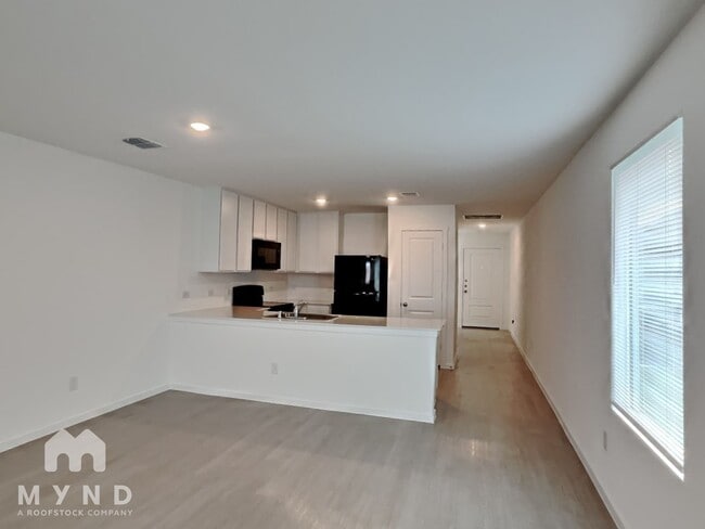 Building Photo - 213 Poplar Pl