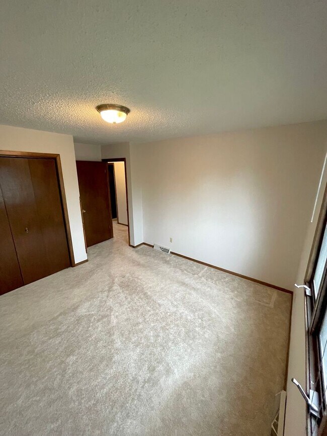 Building Photo - ~Applications Pending~ RENT SPECIAL ~ HOLIDAY MERRINESS ~ Beautiful 4 bedroom cul-de-sac home for...