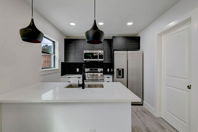 Building Photo - 2403 Cleburne St