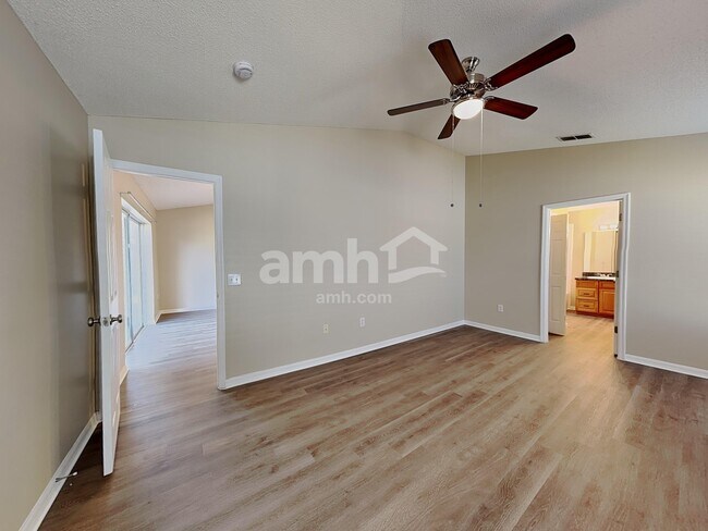 Building Photo - 214 Strada Dr