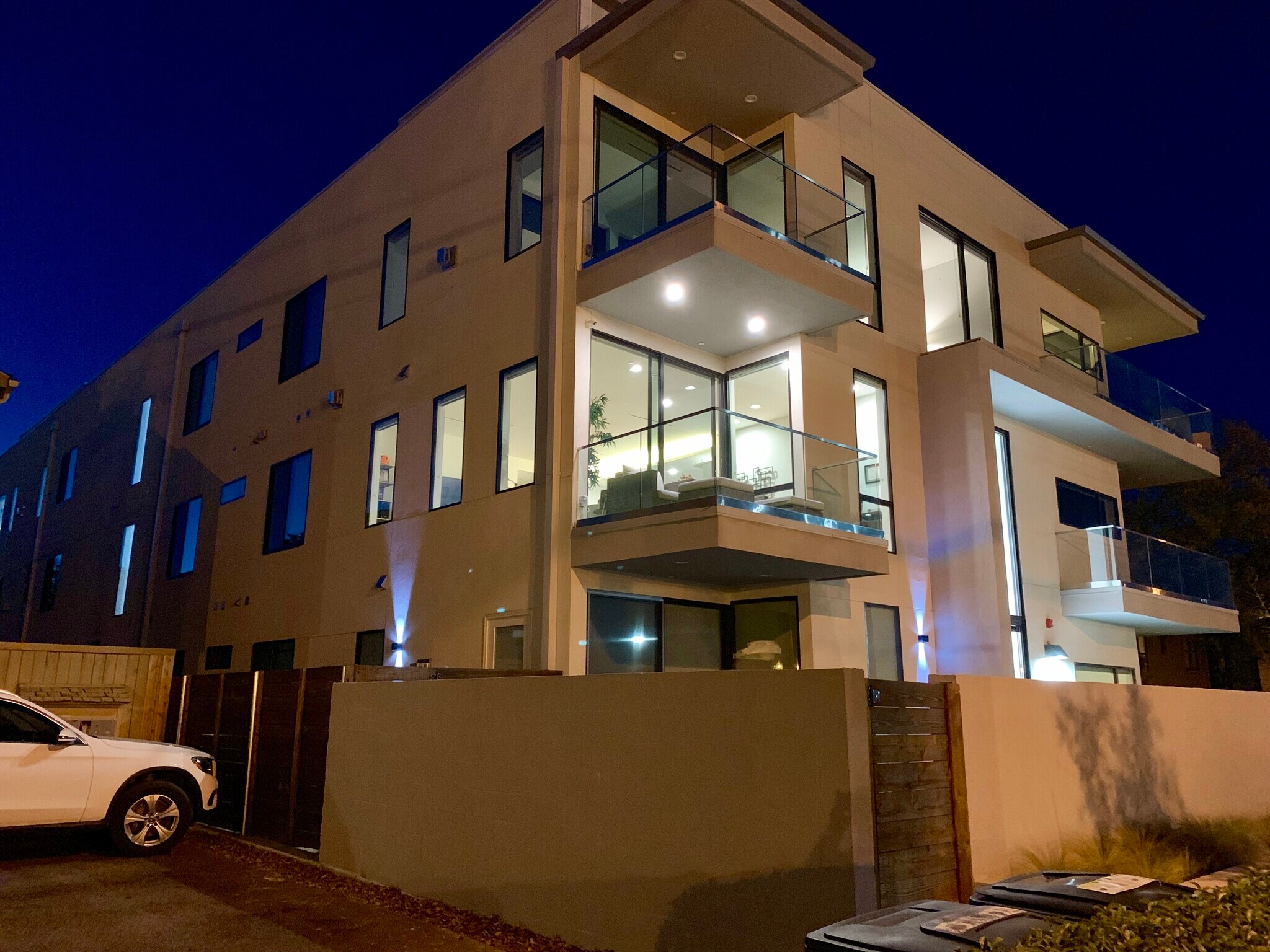 Building Photo - 3923 Cole Ave