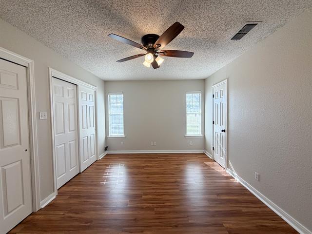 Building Photo - 828 Park Ln