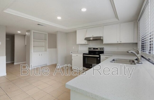 Building Photo - 2614 Crestmoor Ct