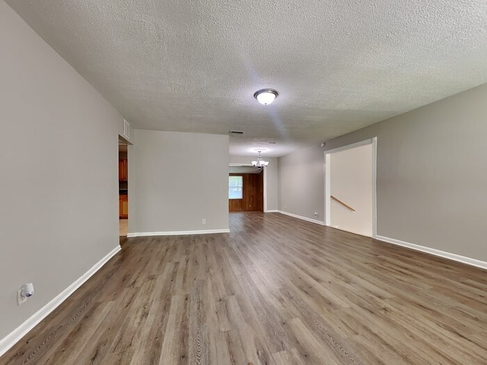 Building Photo - 2511 Green Oak Dr