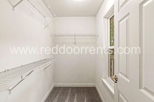 Building Photo - Stylish 2-Bed, 2.5-Bath Home in Prime Loca...