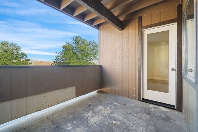 Building Photo - Cute 2 bedroom, 2 bath Condo for rent in R...