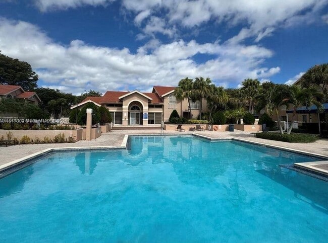 Building Photo - 10420 SW 158th Ct