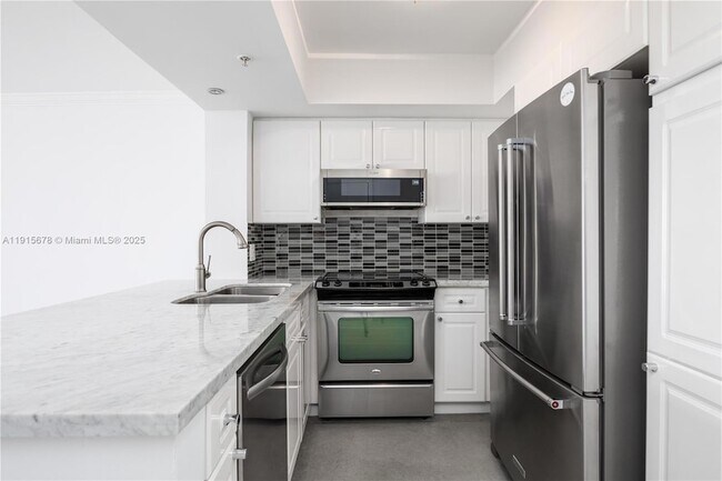 Building Photo - 1800 Sunset Harbour Dr