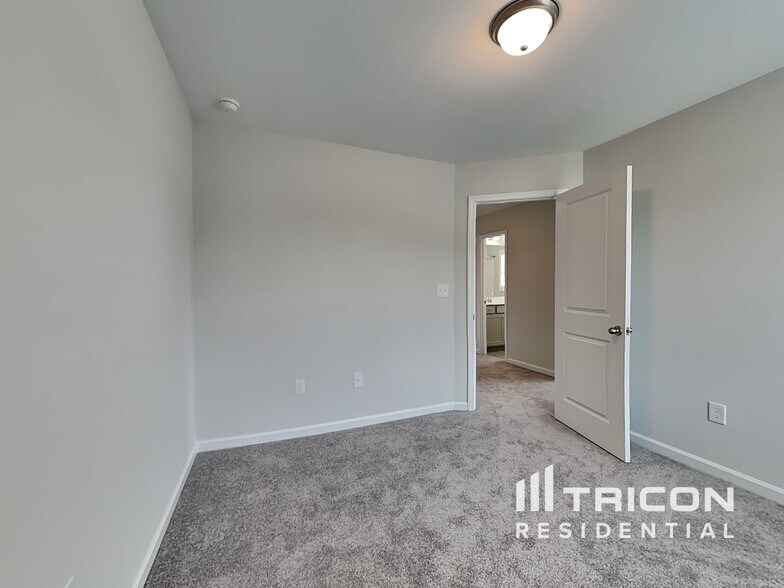 Building Photo - 77 Sawyer Ml Dr