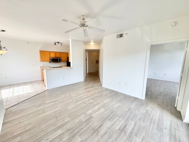 Building Photo - ** FAIRWAY PRESERVE ** 2 BED / 2 BATH CONDO - PET OK! - NORTH NAPLES - ANNUAL RENTAL