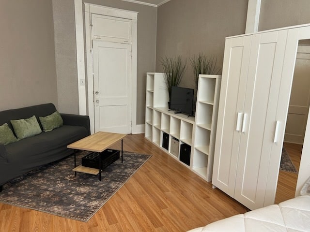 Building Photo - Broadway