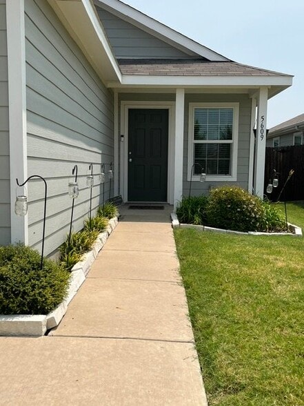 Building Photo - 5609 Timber Pt Dr