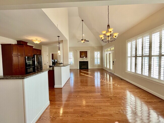 Building Photo - 4 Bed, 2 Bath Nest With Pool In Mariner's Pointe