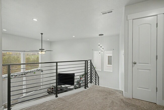 Building Photo - 1531 Stone Gate Dr