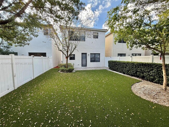 Building Photo - 673 NE 191st St