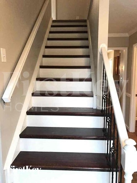 Building Photo - 3220 Ivy Creek Rd