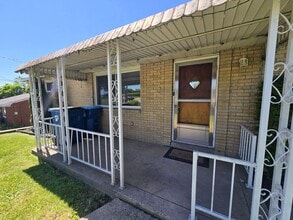 Building Photo - 2 Bedroom Brick Ranch Home - Available NOW!