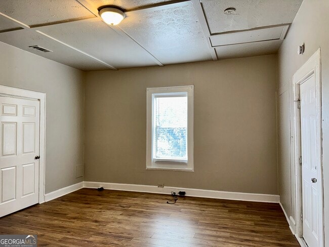 Building Photo - 83 Elm St