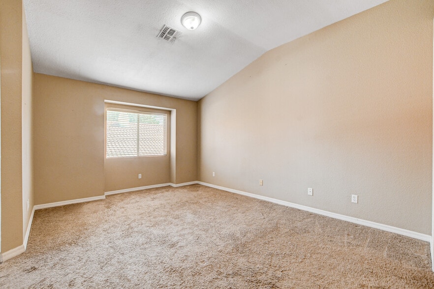 Building Photo - 1661 Cloister Ave